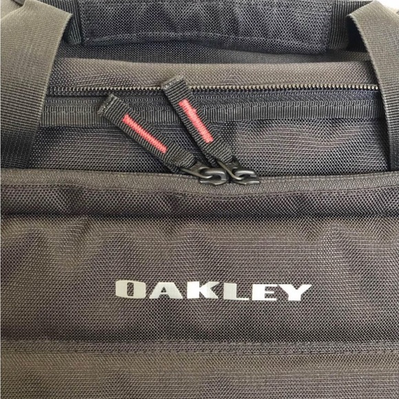 Rare Oakley official Military Breach Range Transport Duffle Bag Black/Red - Picture 9 of 10